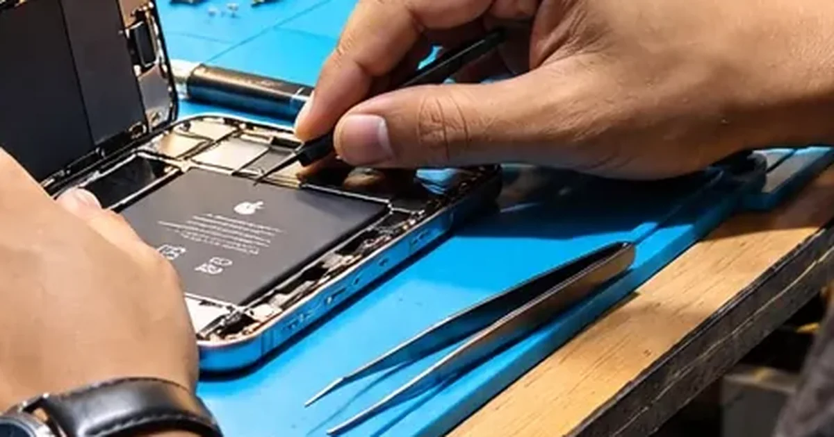 Apple battery being replaced in an older iPhone at the iFix Guwahati bench