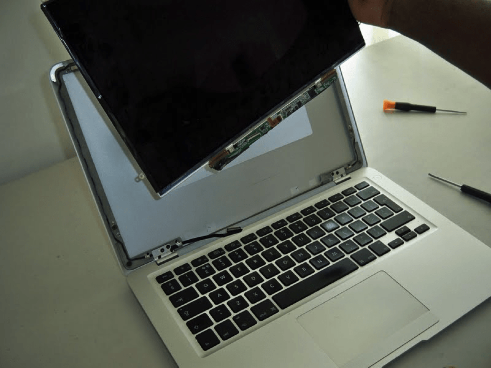 Восстановить нетбук. Ноутбук восстановление. MACBOOK Air замена матрицы. Ремонт ноутбука MACBOOK Air. MACBOOK 2022 Repair.