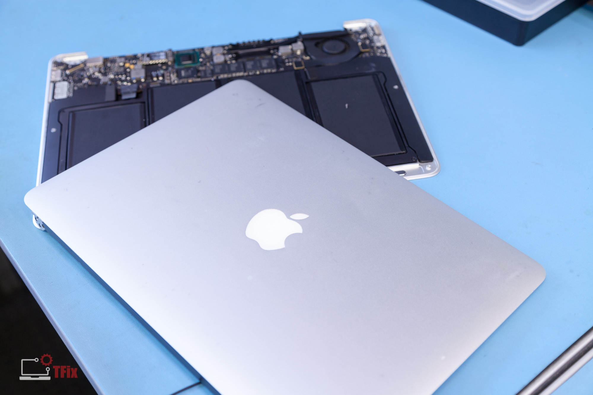 Ремонт макбука undefined. MACBOOK 13 Pro Repair. Макбук а1466. MACBOOK 2014 1466 Air motherboard. Разбор макбук Air 15.